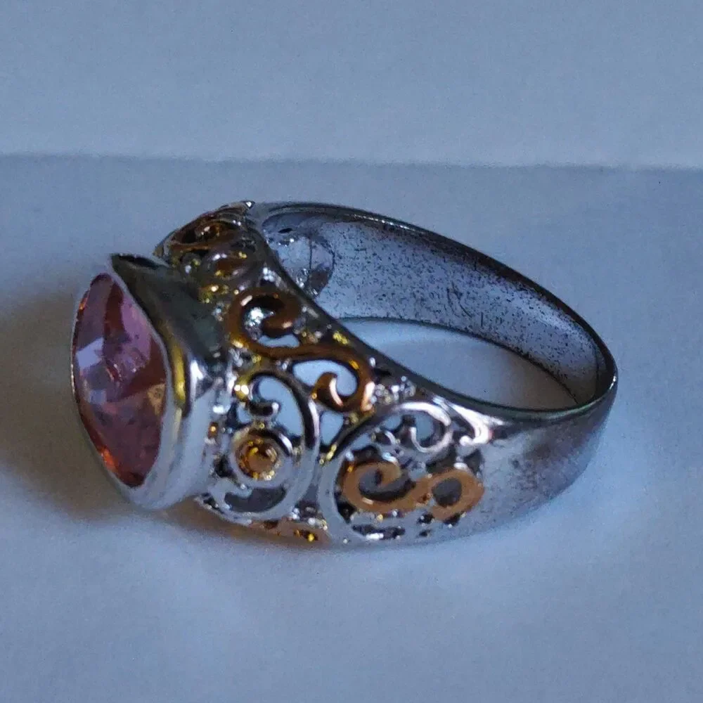 VTG Style Signed 18KGE Ornate Filigree Faceted Pink Glass Stone Ring Size 8.5